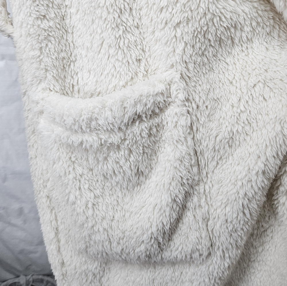 UGG White Fleece Hooded Robe w/ Belt Fluffy Sz Med Womens - Picture 4 of 8